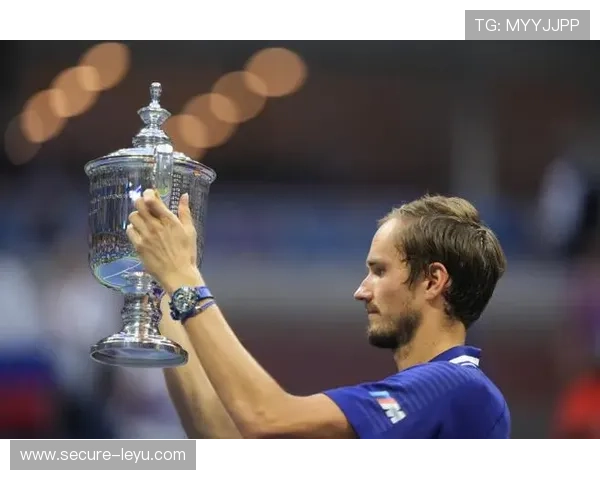 丹尼尔·梅德韦杰夫在巴黎大师赛夺冠，丹尼尔.梅德维杰夫