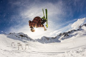 张伟丽接受康复训练备战新一轮挑战，张伟丽训练照片