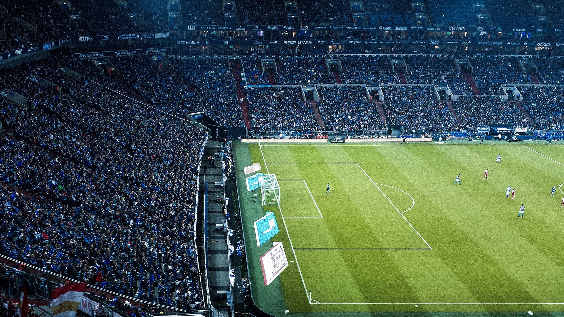 大学篮球联盟打造明星球员形象吸引青年粉丝，大学篮球巨星v1.0完整汉化版